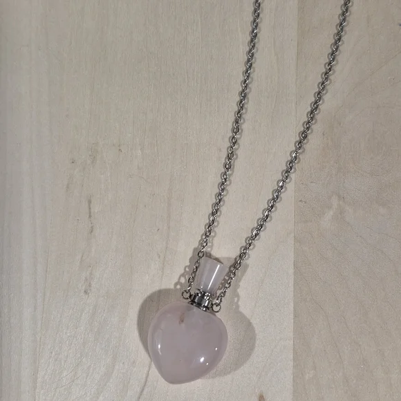 🩷🩷NEW🩷🩷 BEAUTIFUL!! Rose Quartz Heart Shape Perfume Bottle Necklace - Picture 8 of 12